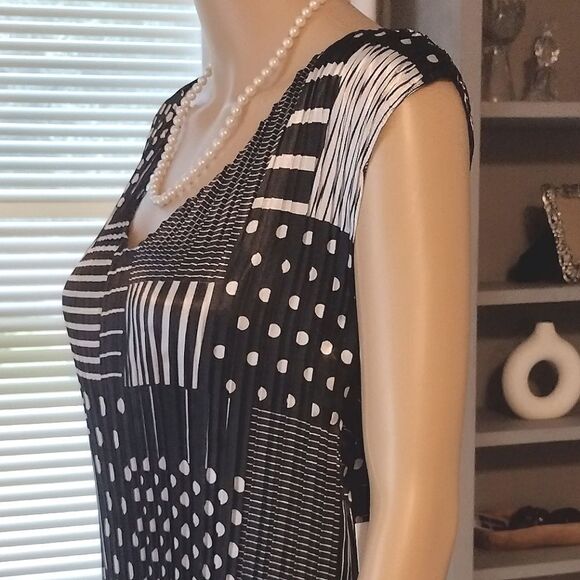 Dressbarn Women's Size XL Super Stretchy Black and White Print Reverse Wear Tank - Picture 2 of 11